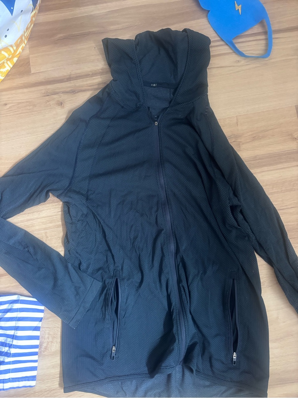 Lululemon Athletica Men’s lightweight zip up hooded jacket Sz M